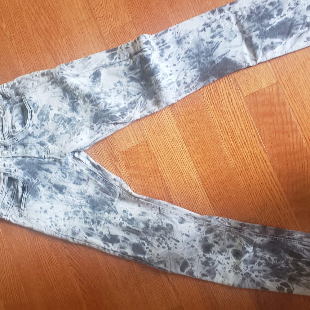 Gray Skinny Jeans with Vintage Wash